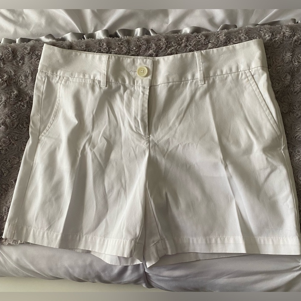 NWOT - LOFT, Ann Taylor, The Riviera Short, size 4, white, with pockets